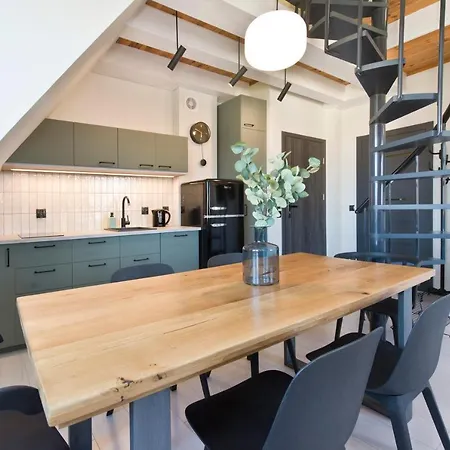 Zacisze Apartment *